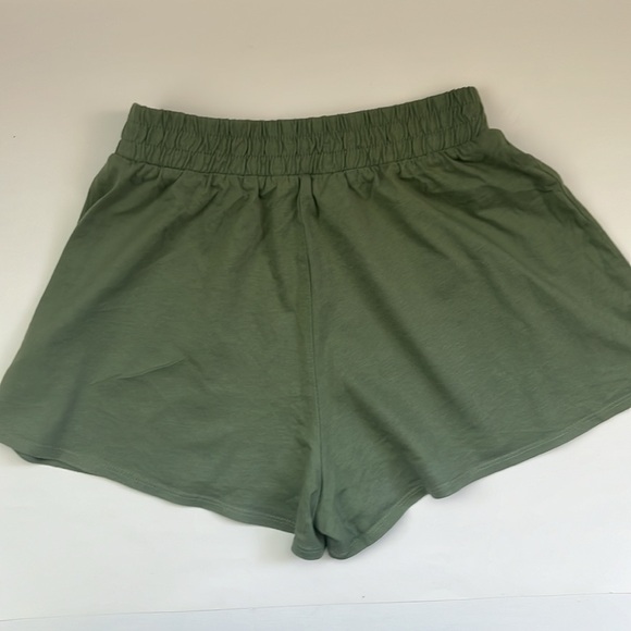 3/$20 😀  GAP KIDS Shorts - Khaki Green Size Small - Picture 6 of 10